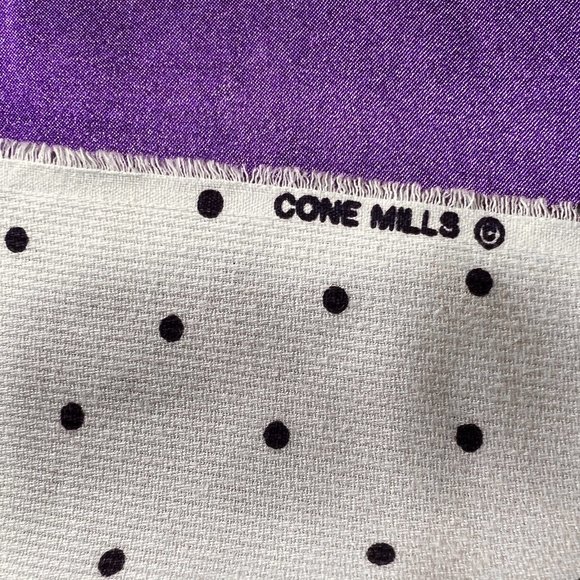 πCone Mills White with Blue Dots Fabric for Craft - Quilts etc 130 x 59 inch - Picture 4 of 8